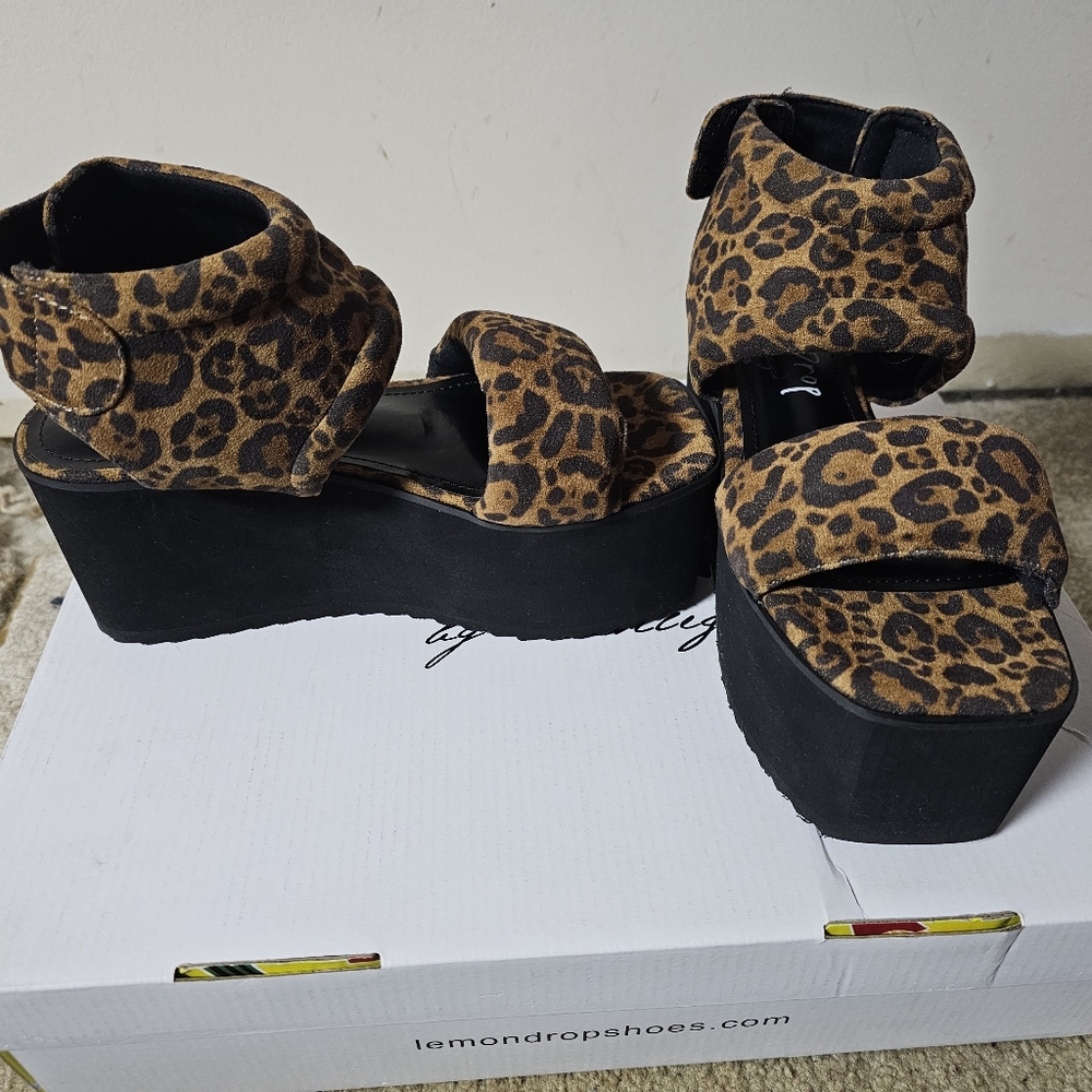 Lemon Drop by Priveledge- leopard print- peep toe platform sandals- size 5 - Picture 2 of 7